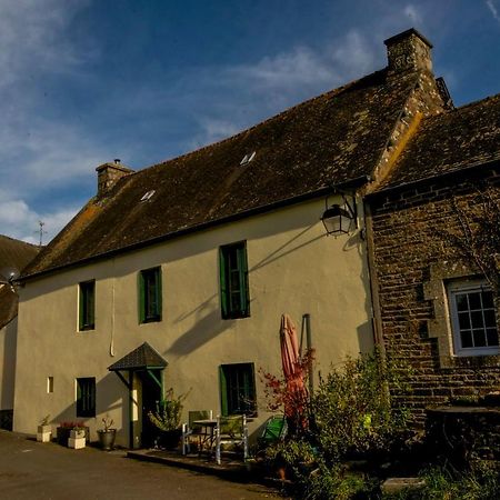 Auberge Le Canard Qui Rit Plélauff Екстериор снимка