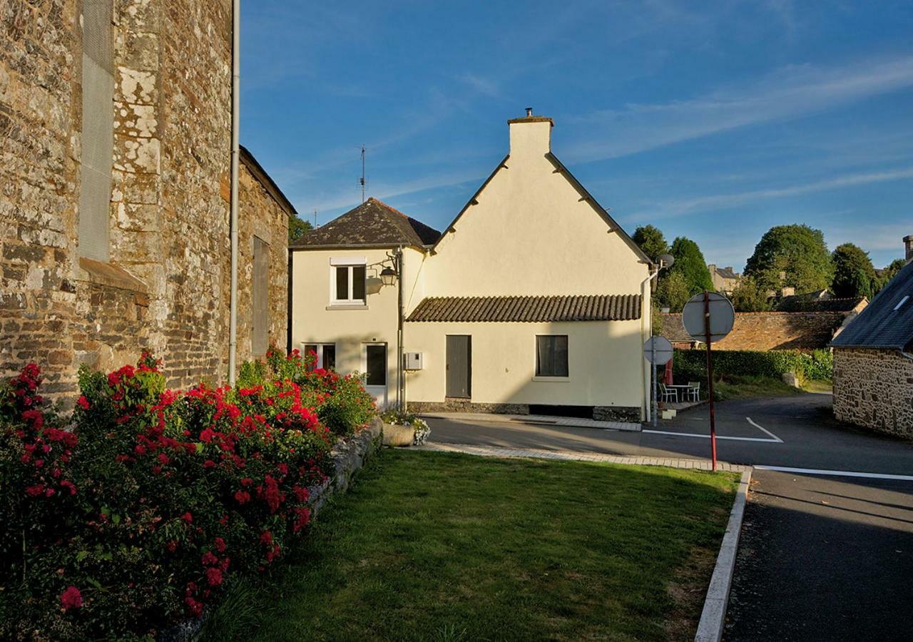Auberge Le Canard Qui Rit Plélauff Екстериор снимка