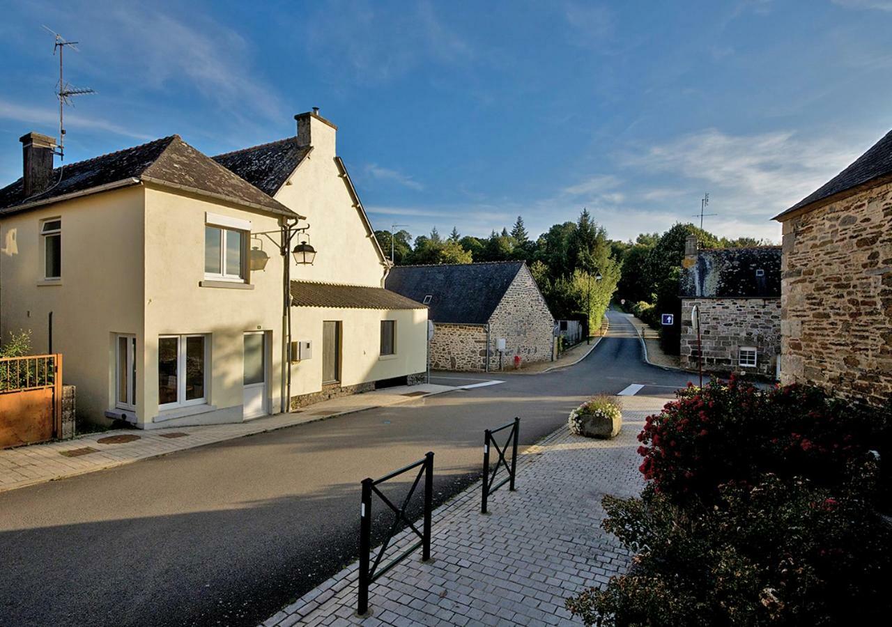 Auberge Le Canard Qui Rit Plélauff Екстериор снимка
