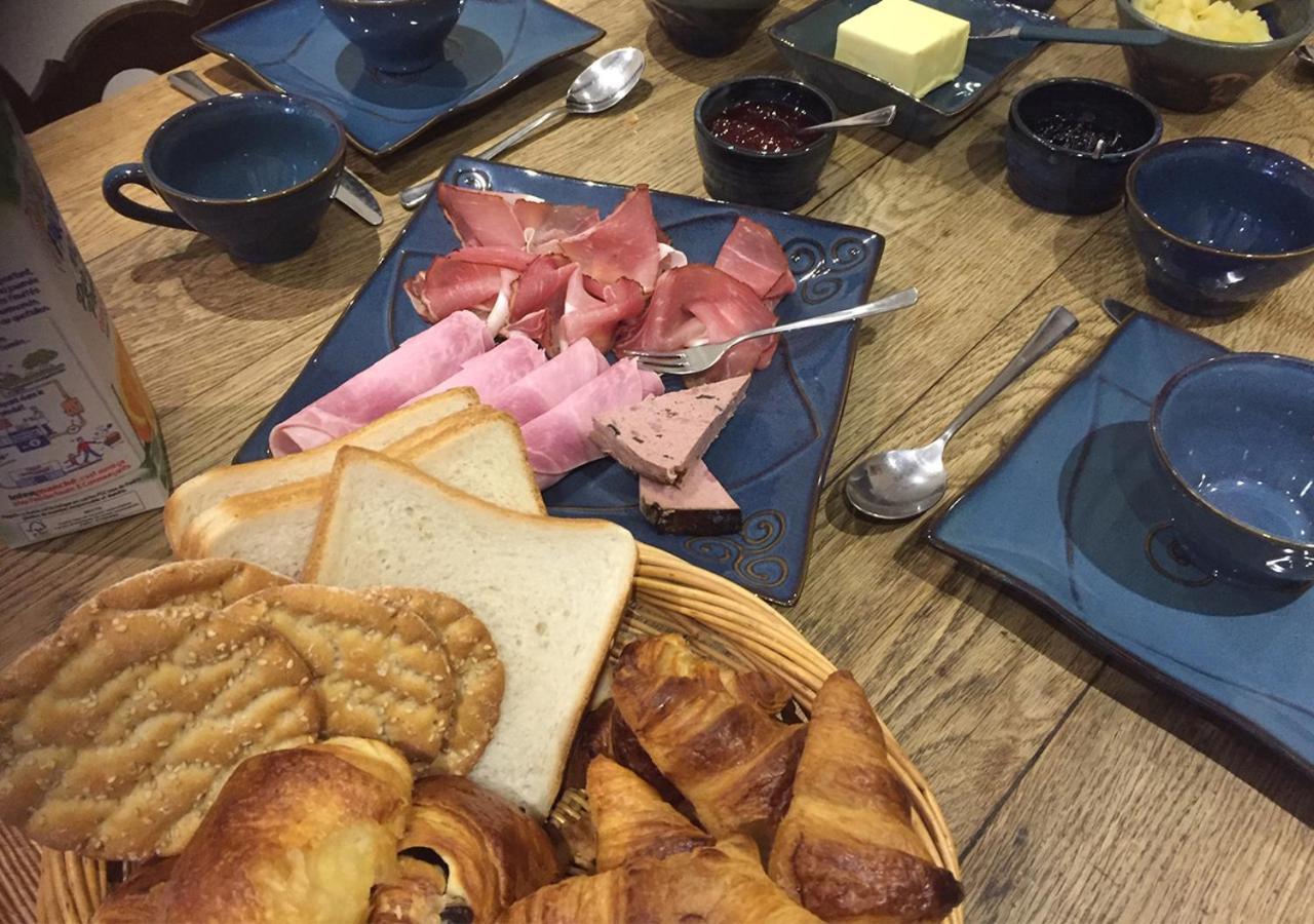 Auberge Le Canard Qui Rit Plélauff Екстериор снимка