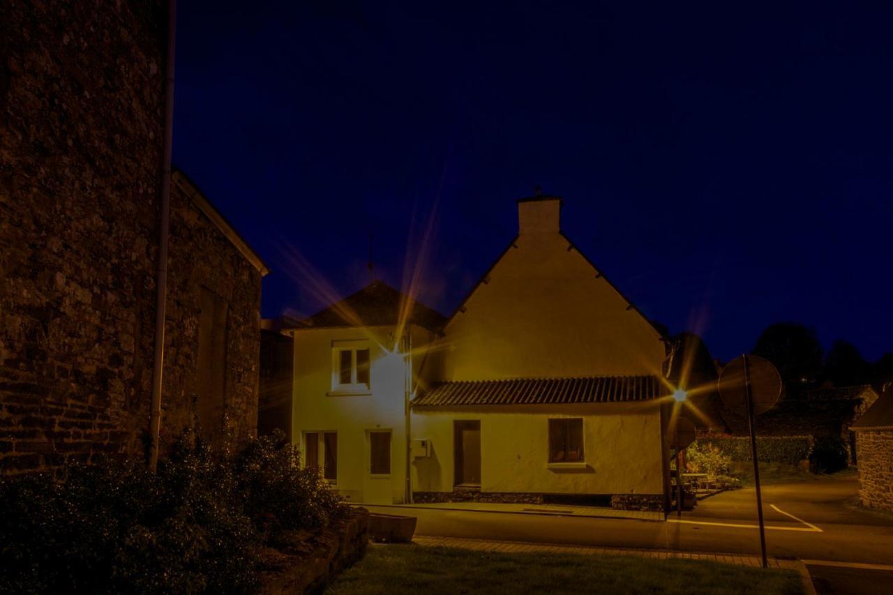 Auberge Le Canard Qui Rit Plélauff Екстериор снимка